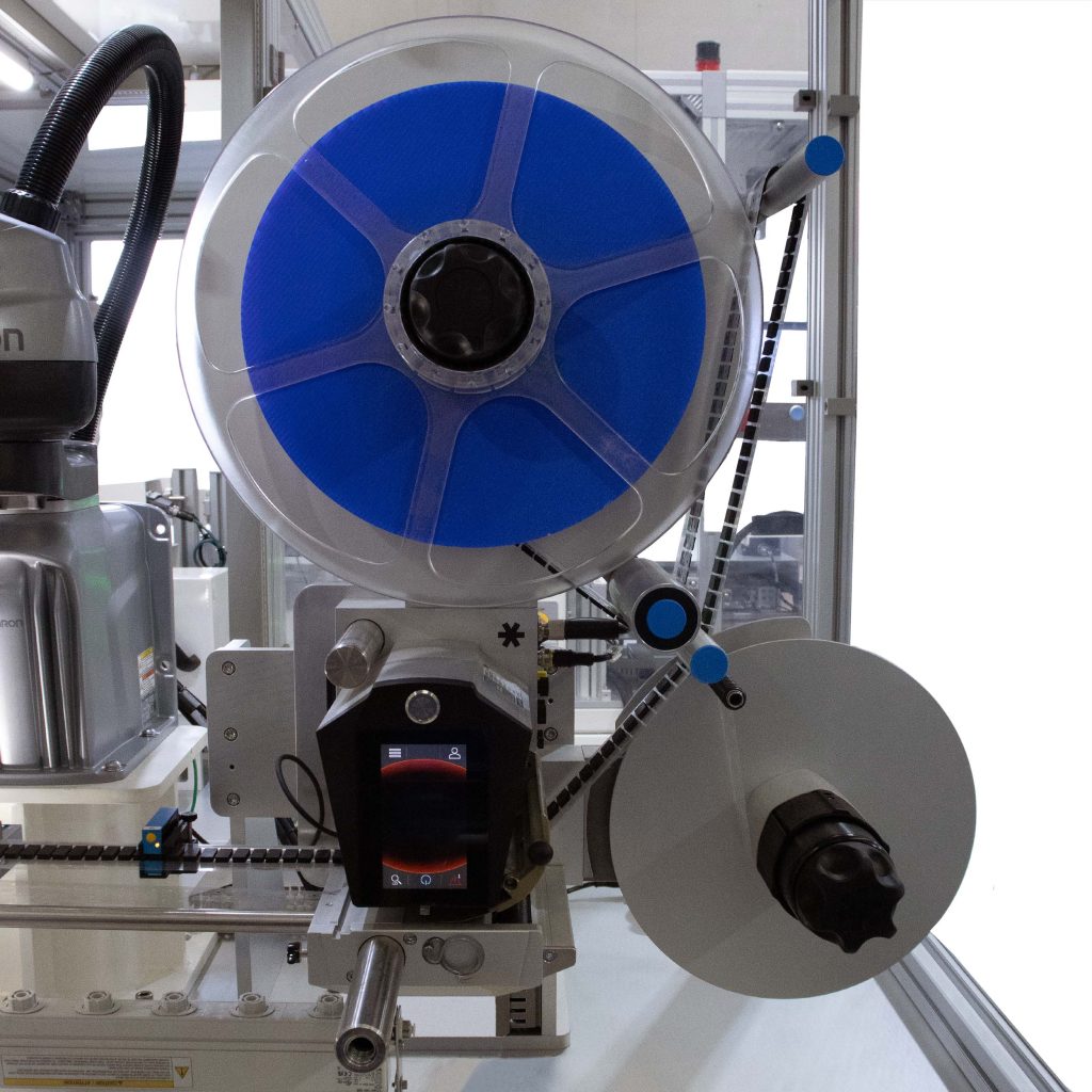 Mesh feeding system inside the all-in-one automated assembly station